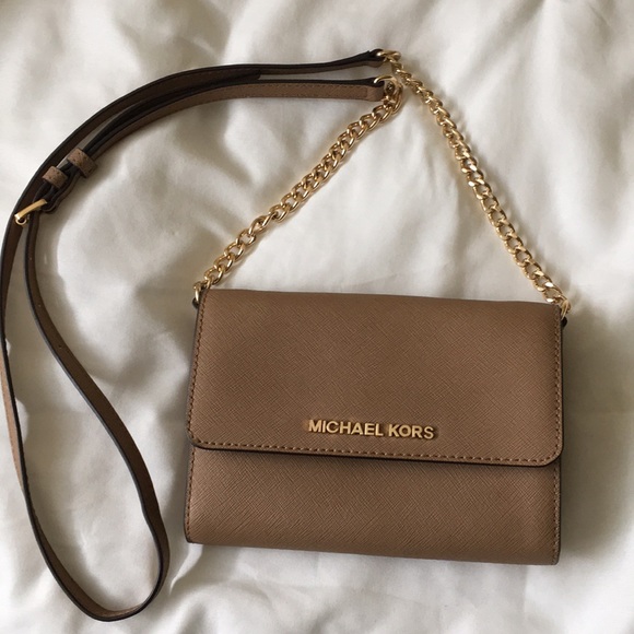 Michael Kors Handbags - Michael Kors Tan Crossbody Purse with Chain